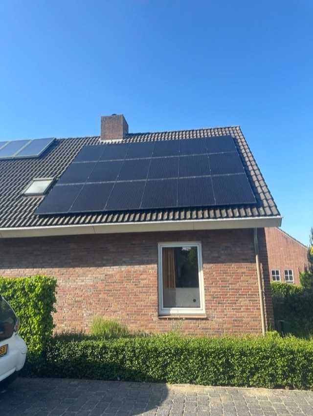 Zakelijke zonnepanelen reiniging regio Eindhoven